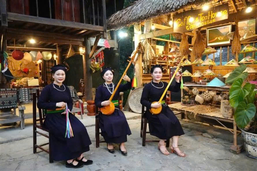 Giữ gìn bản sắc văn hóa "Tày" ở thôn Tha - góp phần củng cố "thế trận lòng dân", bảo vệ nền tảng tư tưởng của Đảng